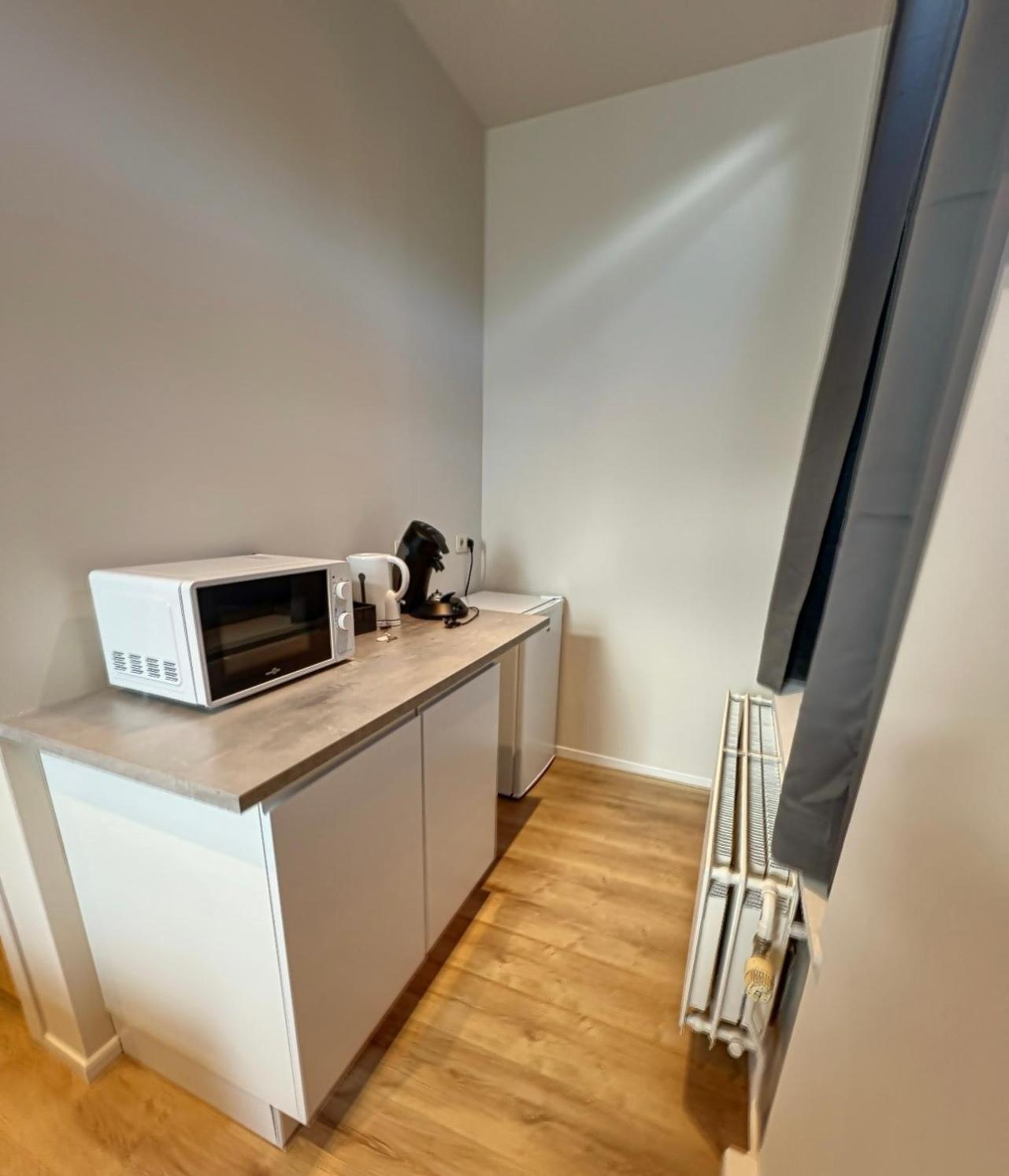 Station 173 B Bruxelles-Charleroi-Airport Apartment ภายนอก รูปภาพ